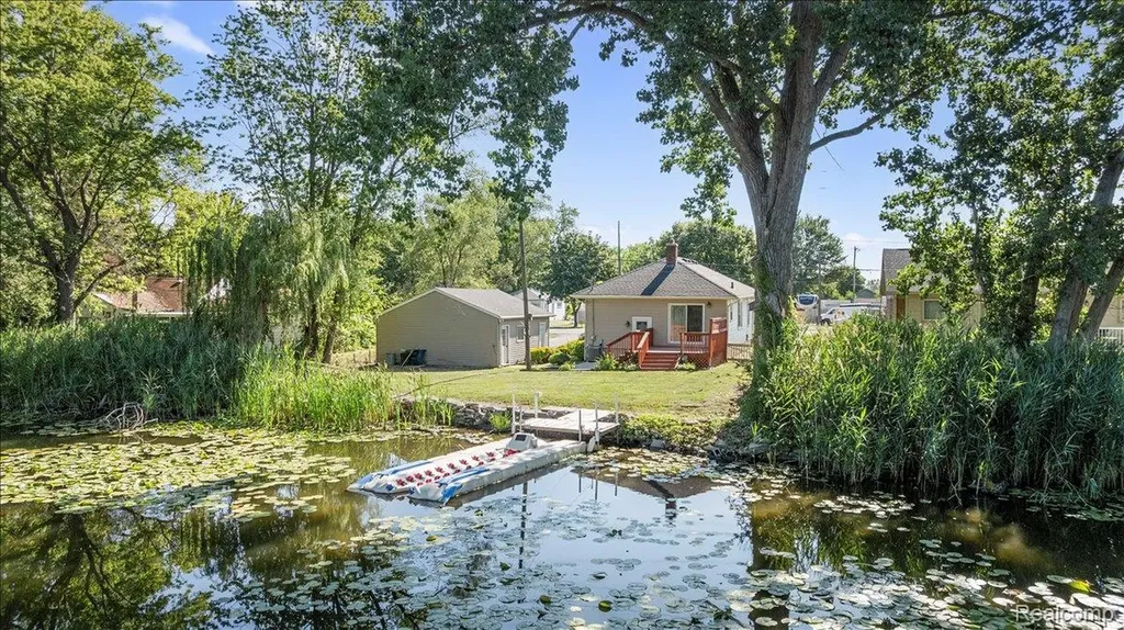 34868 W Jefferson Avenue Brownstown Charter Township MI 48173