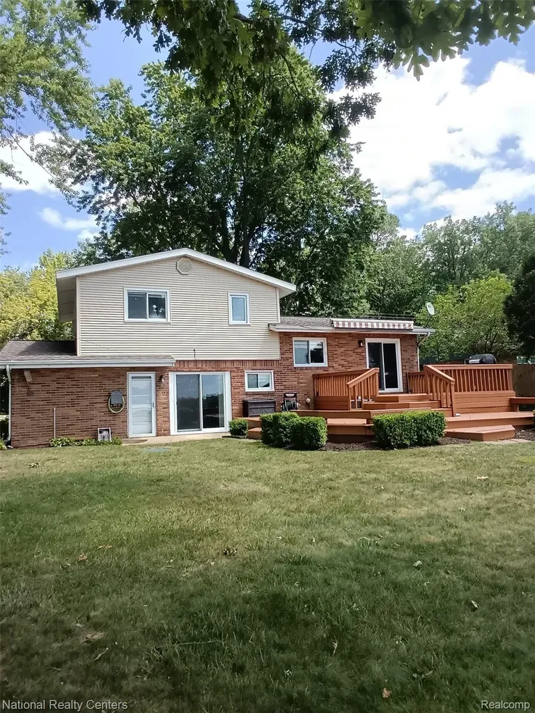15280 Riviera Shores Drive Holly Township MI 48442