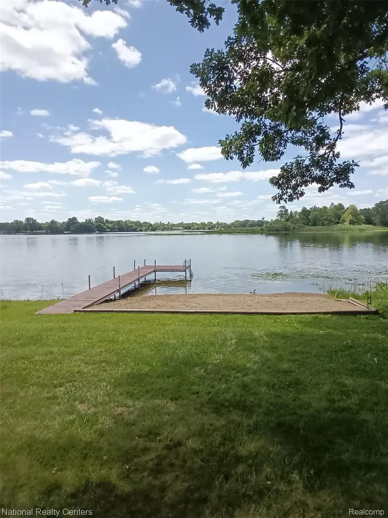 15280 Riviera Shores Drive Holly Township MI 48442