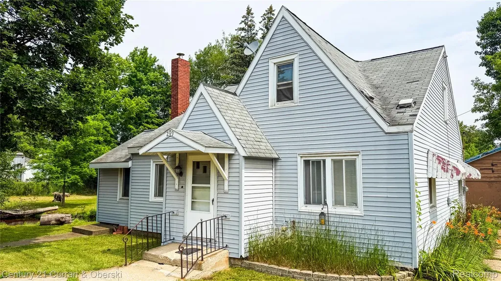209 S Fifth Street Roscommon Village MI 48653
