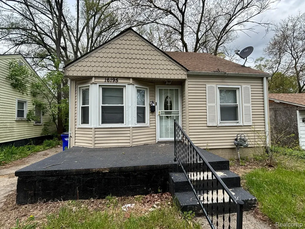 16195 Robson Street Detroit City MI 48235