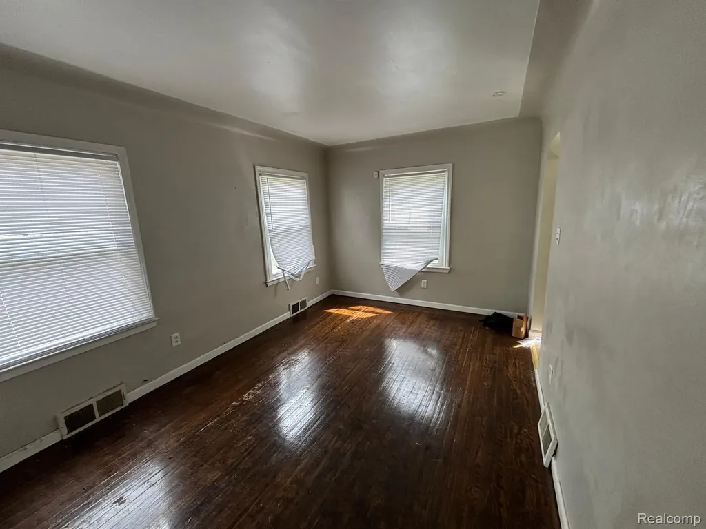 16195 Robson Street Detroit City MI 48235