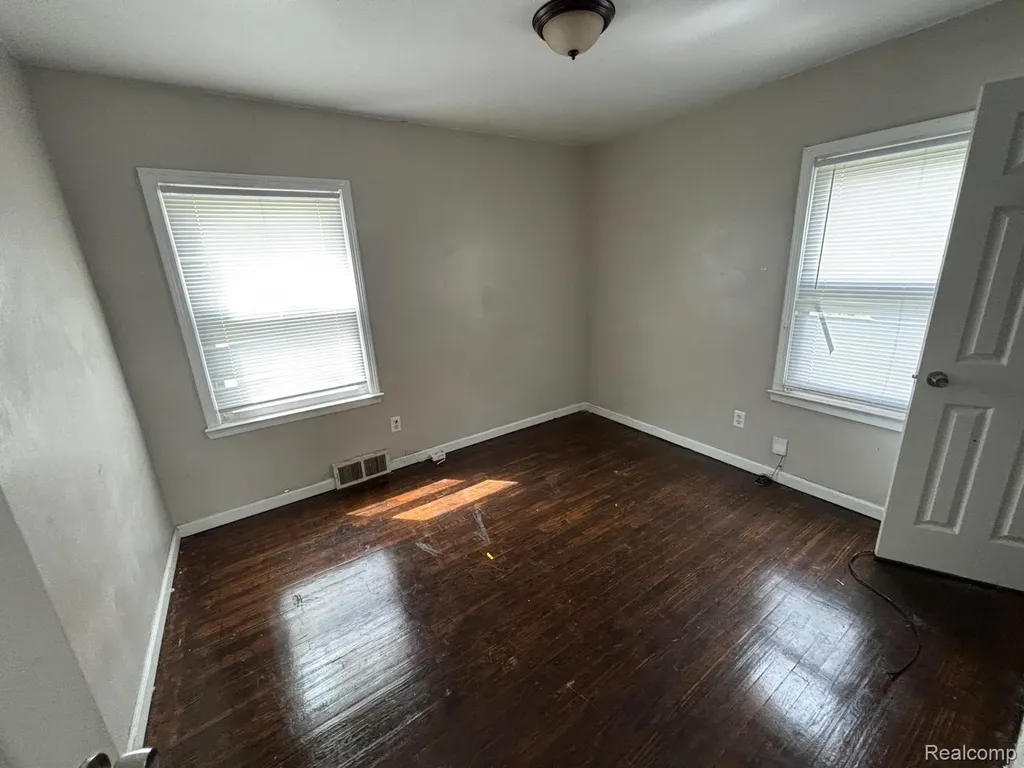 16195 Robson Street Detroit City MI 48235