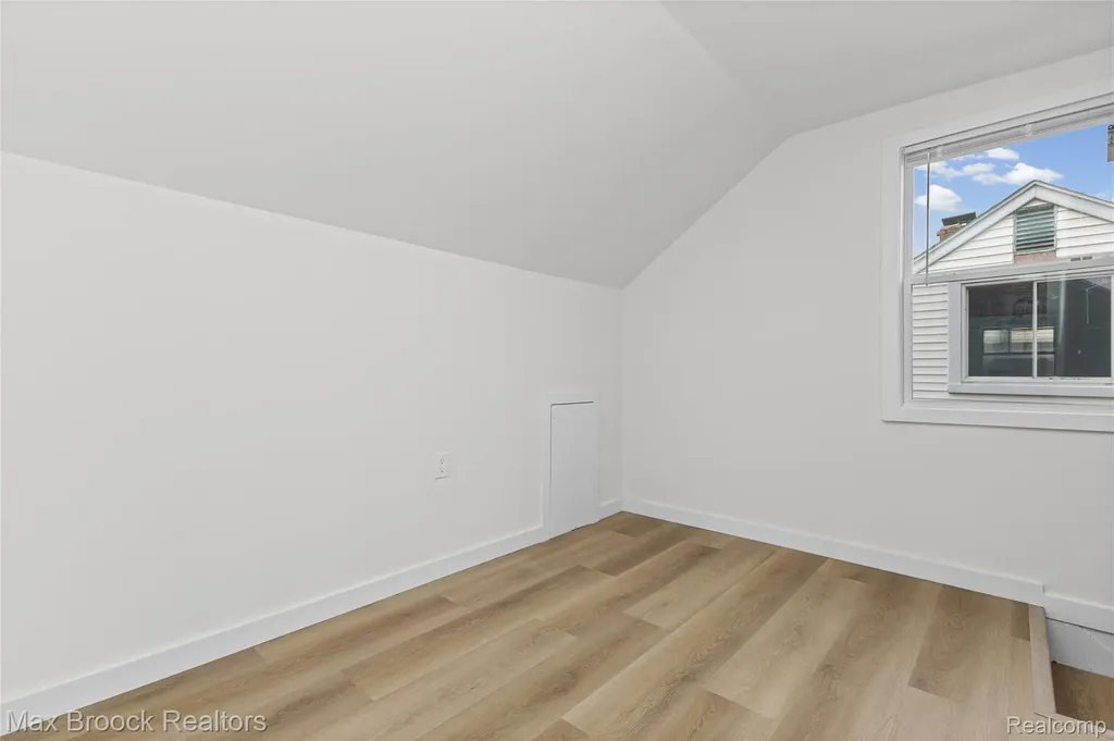 45 Pleasantview Drive Pontiac City MI 48341