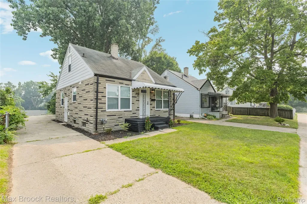 45 Pleasantview Drive Pontiac City MI 48341
