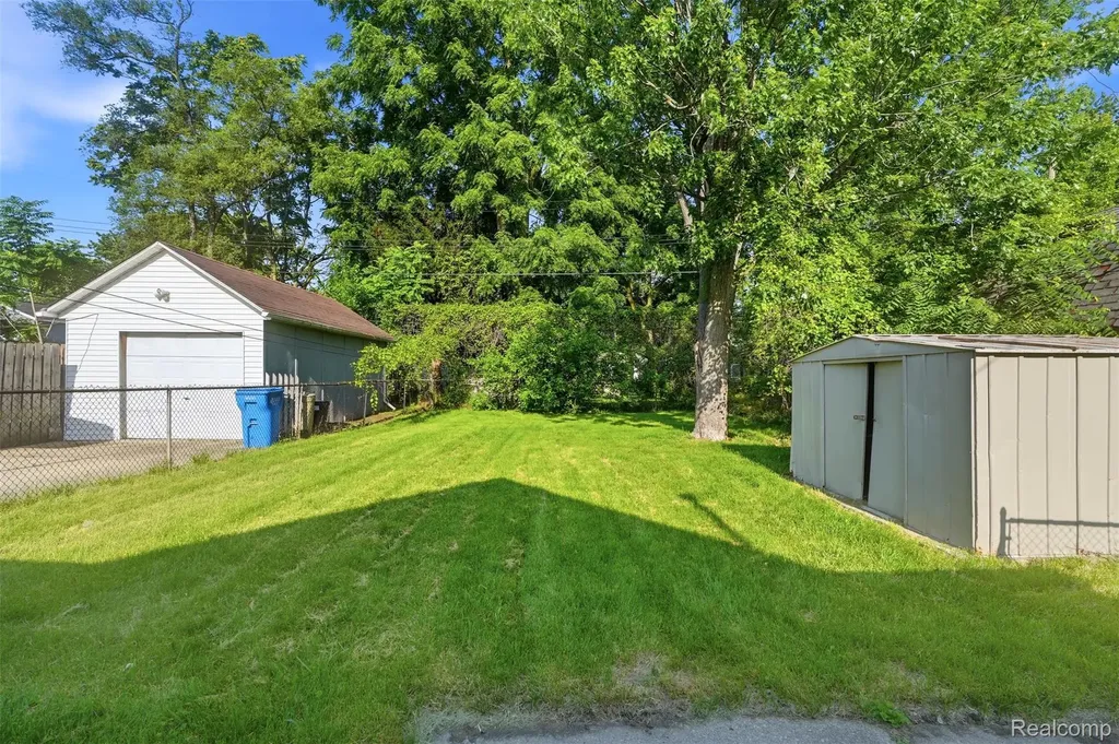 27085 Dartmouth Street Madison Heights City MI 48071
