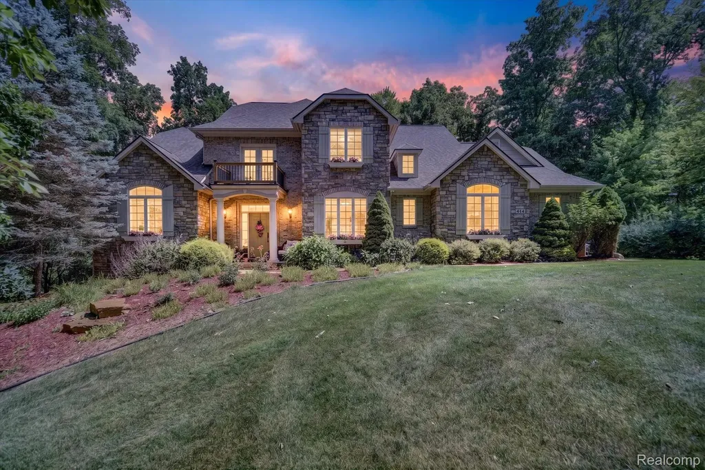 Brighton Township MI, 414 Lenox Lane