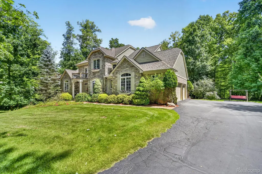 414 Lenox Lane Brighton Township MI 48114