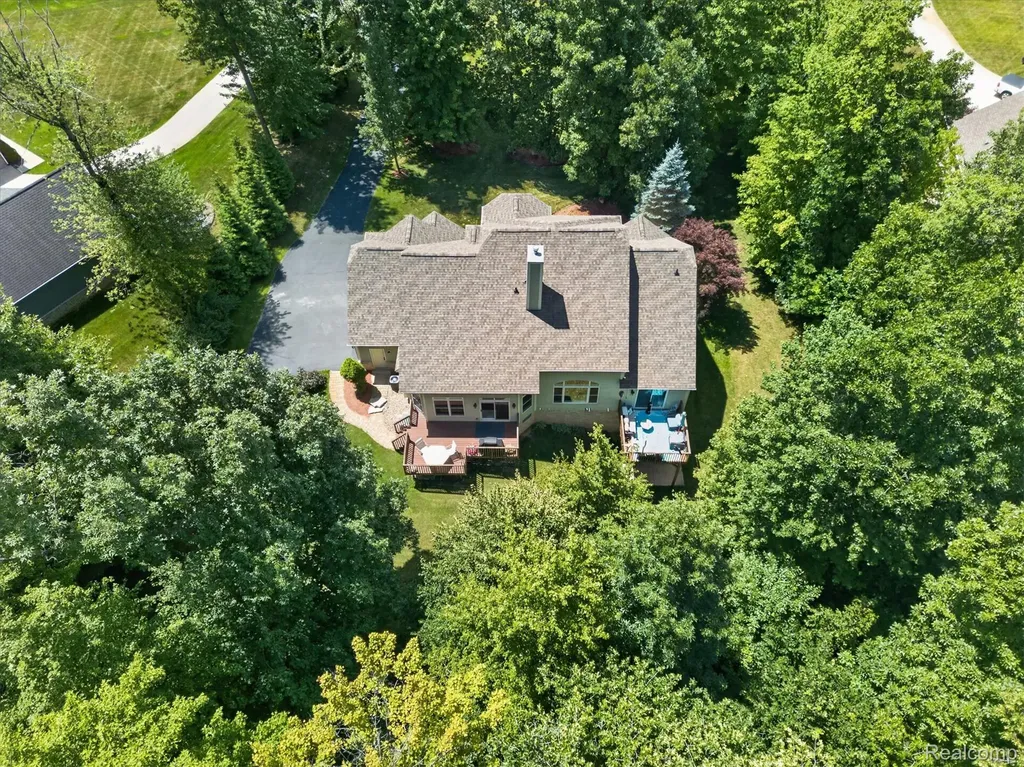 414 Lenox Lane Brighton Township MI 48114