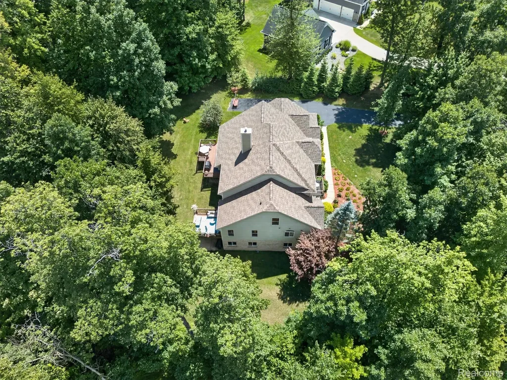 414 Lenox Lane Brighton Township MI 48114