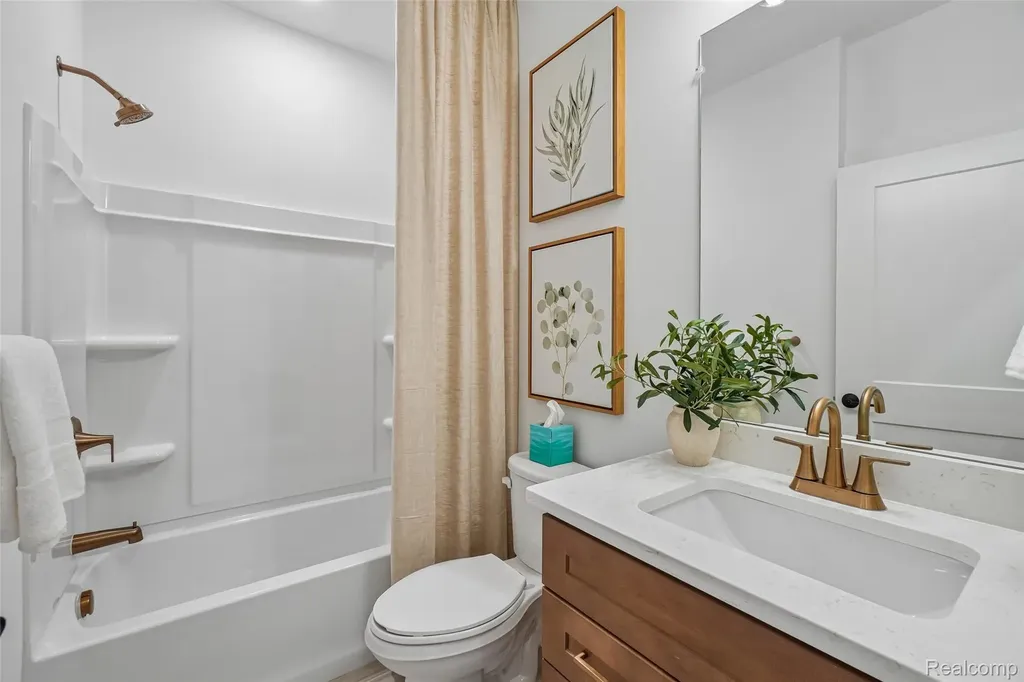 3065 Wyvern Orion Charter Township MI 48359