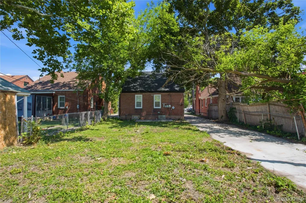 16853 Lindsay Street Detroit City MI 48235