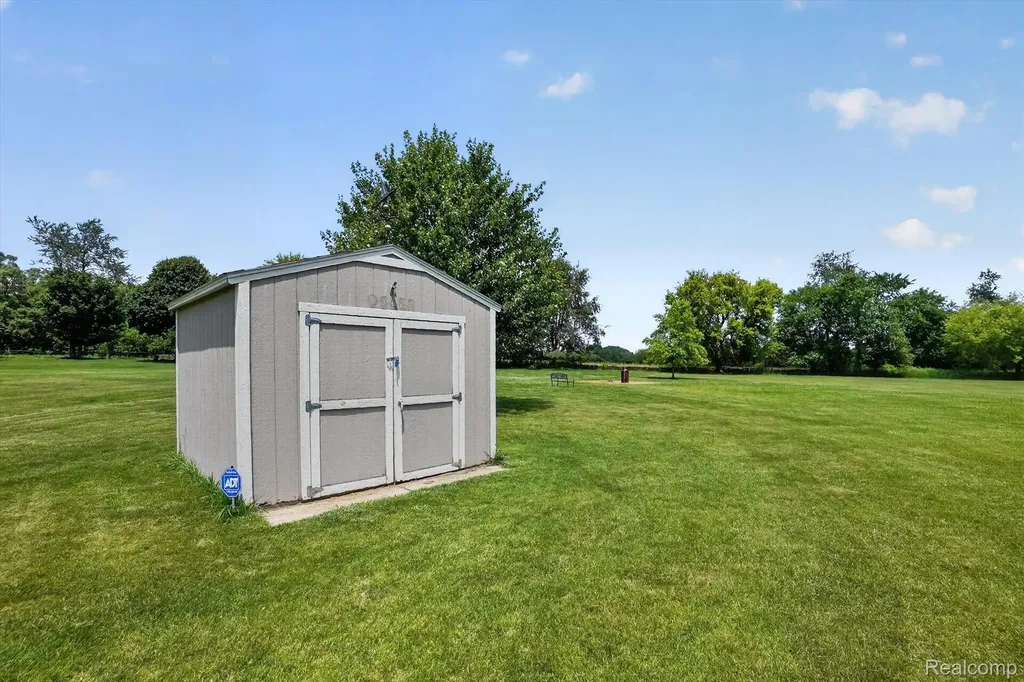 6888 Slawski Drive Handy Township MI 48836