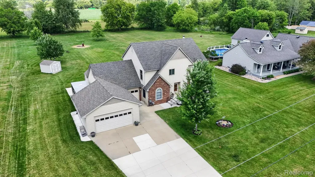 6888 Slawski Drive Handy Township MI 48836