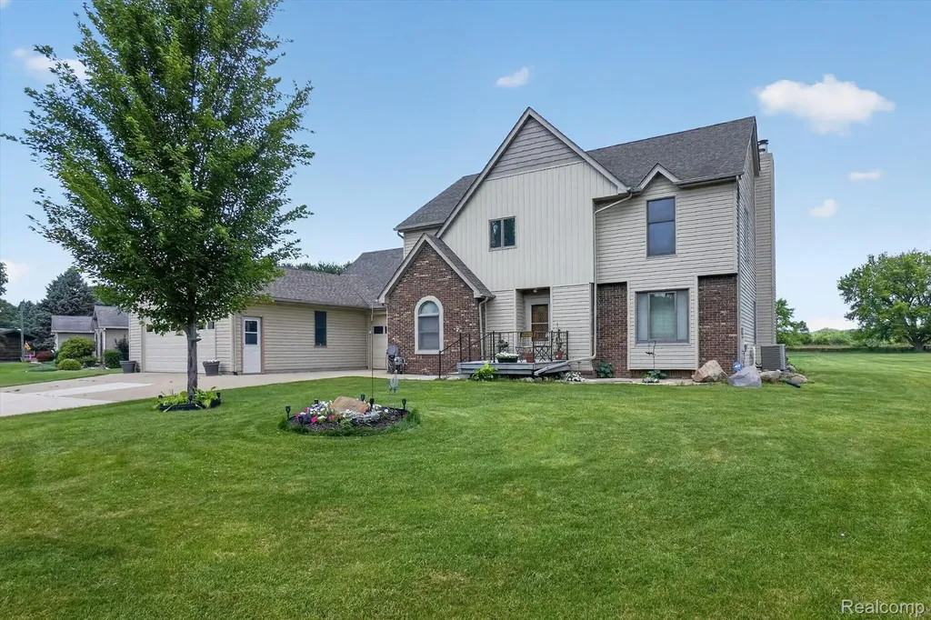 6888 Slawski Drive Handy Township MI 48836