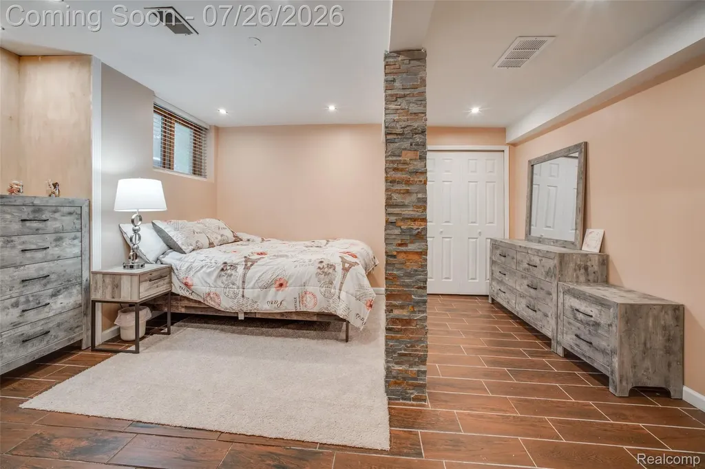 11226 Wilshire Drive Shelby Charter Township MI 48315