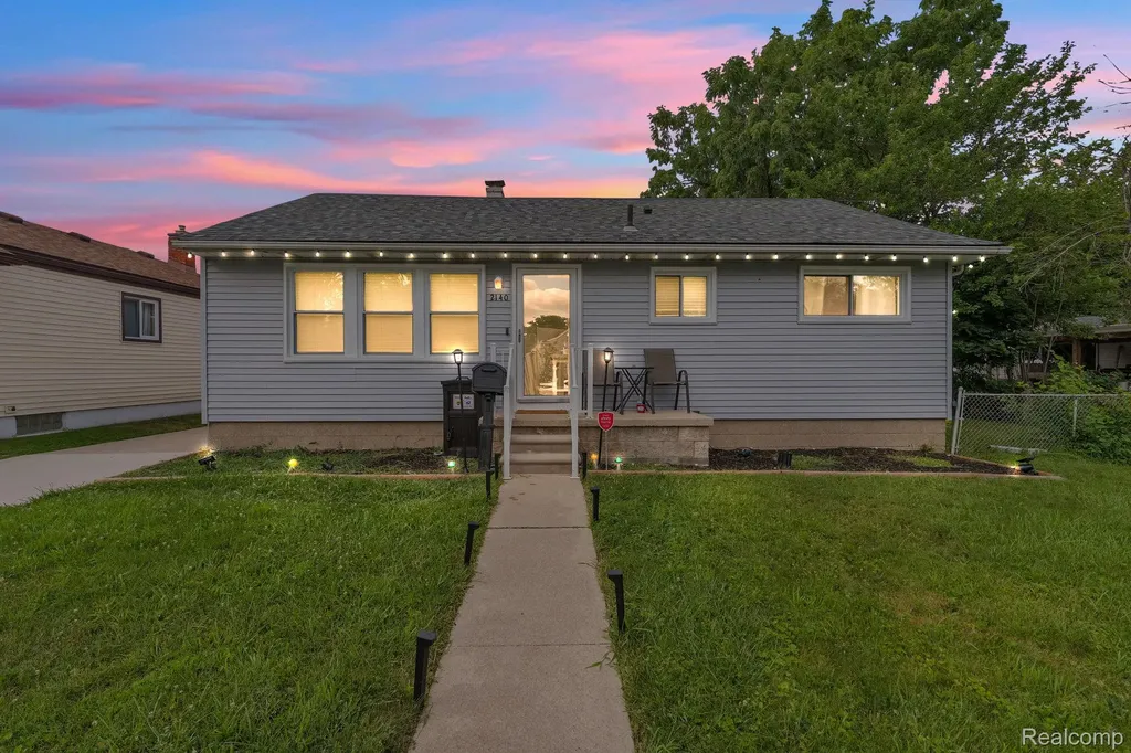 2140 Ford Boulevard Lincoln Park City MI 48146