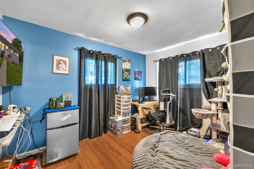2140 Ford Boulevard Lincoln Park City MI 48146