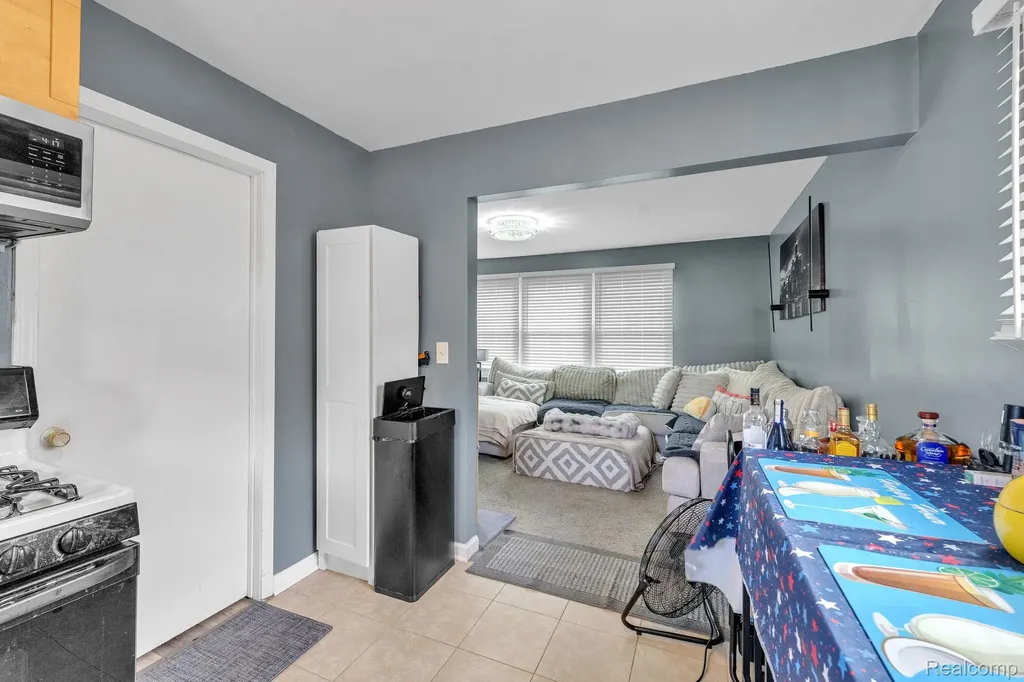 2140 Ford Boulevard Lincoln Park City MI 48146