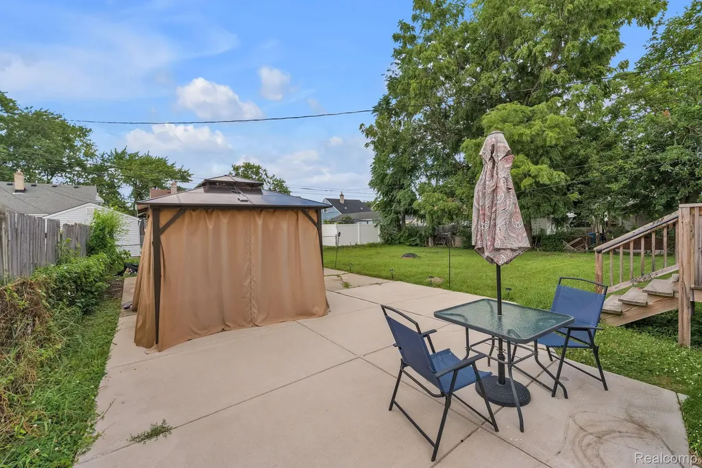 2140 Ford Boulevard Lincoln Park City MI 48146