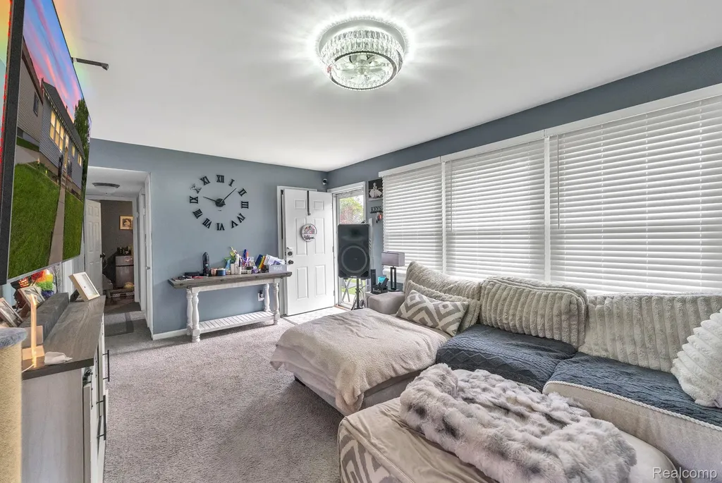 2140 Ford Boulevard Lincoln Park City MI 48146