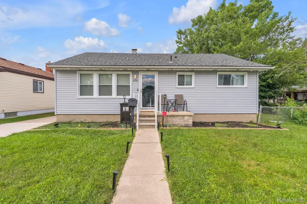 2140 Ford Boulevard Lincoln Park City MI 48146