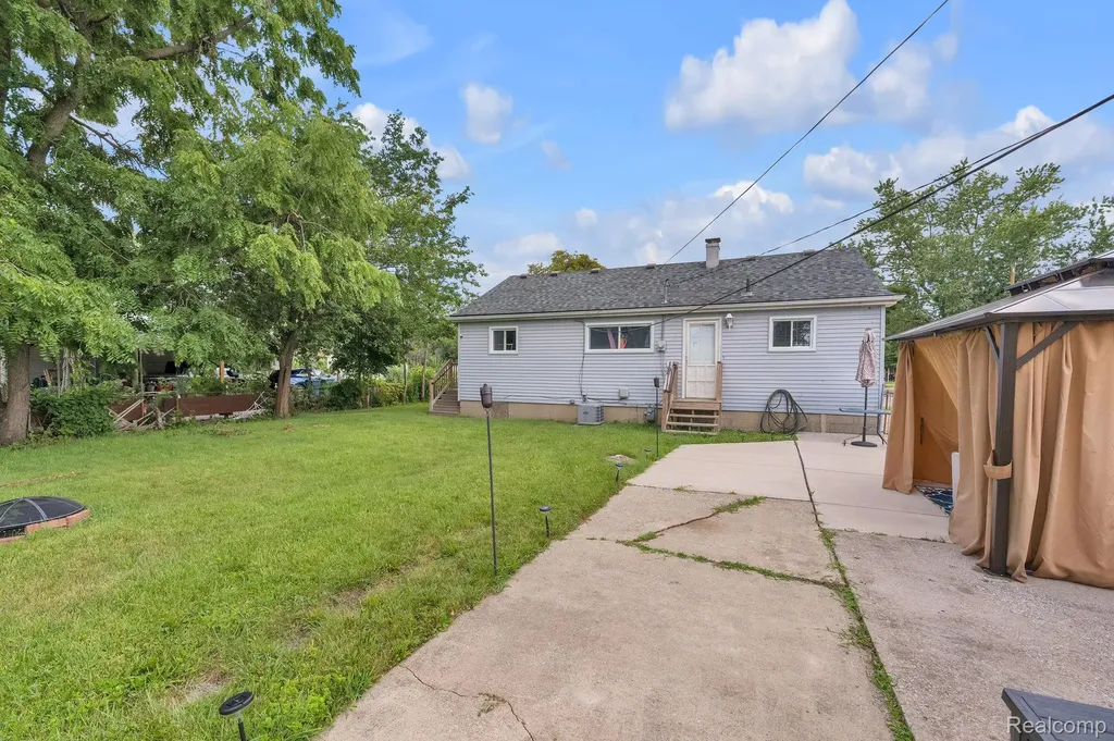 2140 Ford Boulevard Lincoln Park City MI 48146