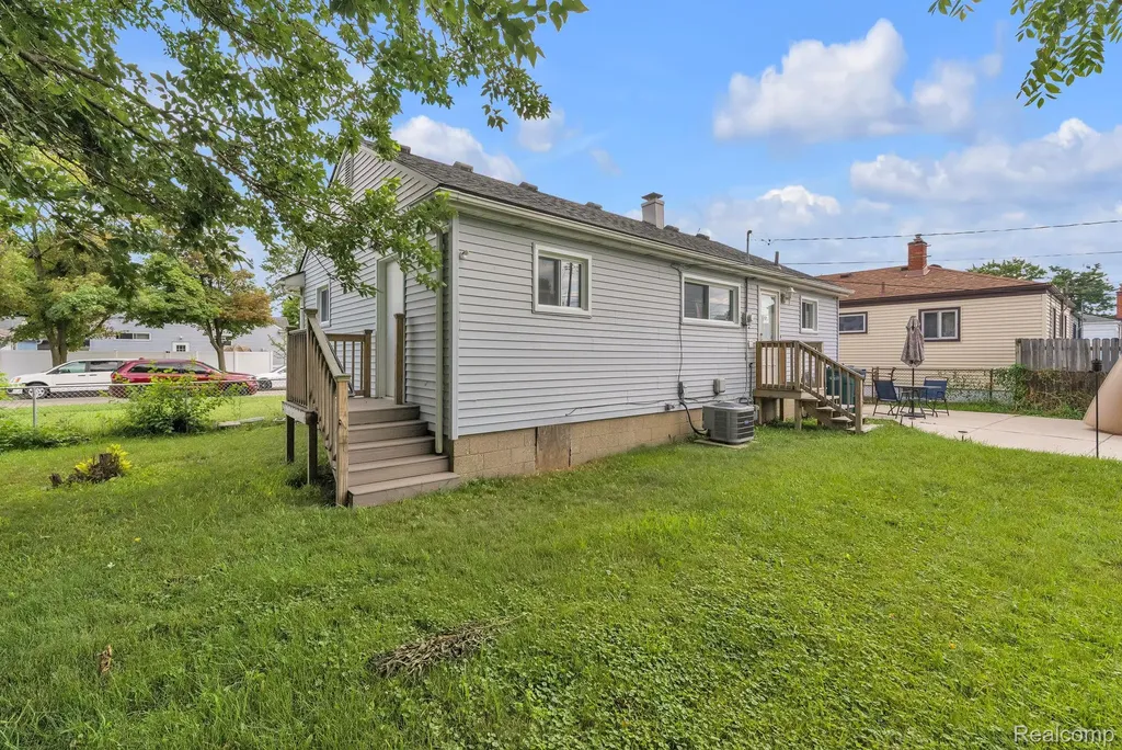 2140 Ford Boulevard Lincoln Park City MI 48146