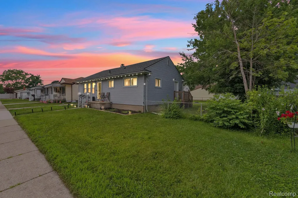 2140 Ford Boulevard Lincoln Park City MI 48146