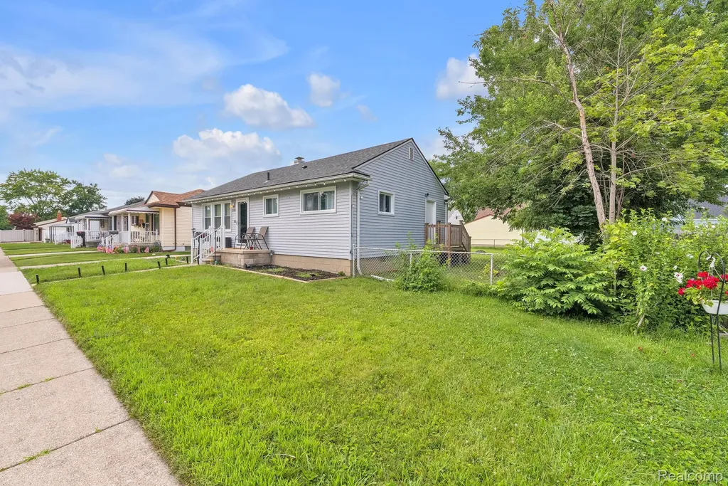 2140 Ford Boulevard Lincoln Park City MI 48146