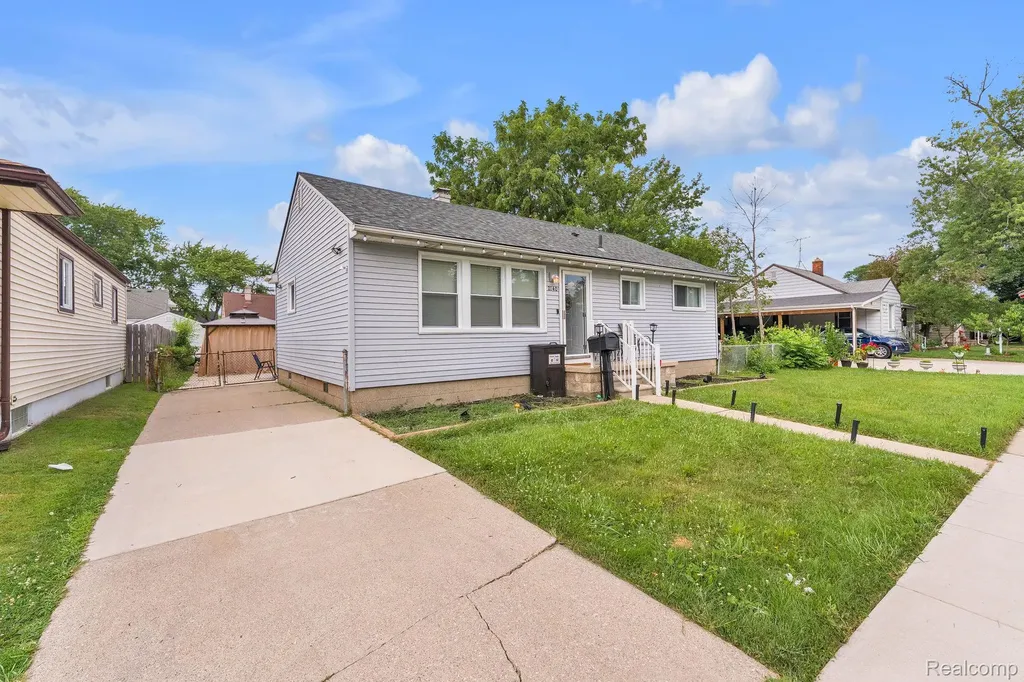 2140 Ford Boulevard Lincoln Park City MI 48146