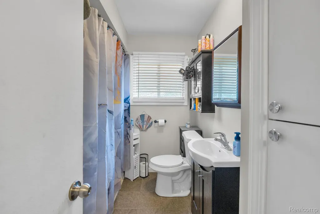2140 Ford Boulevard Lincoln Park City MI 48146