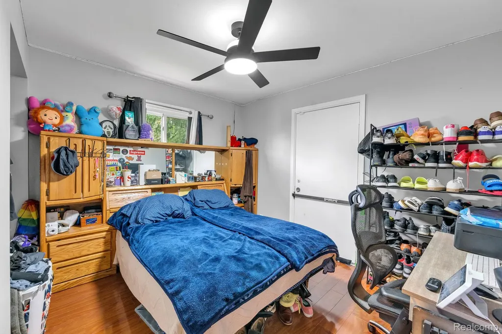 2140 Ford Boulevard Lincoln Park City MI 48146