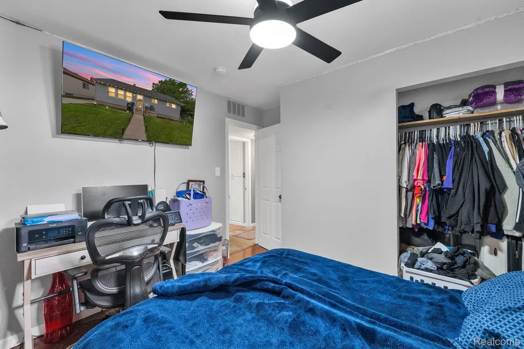2140 Ford Boulevard Lincoln Park City MI 48146