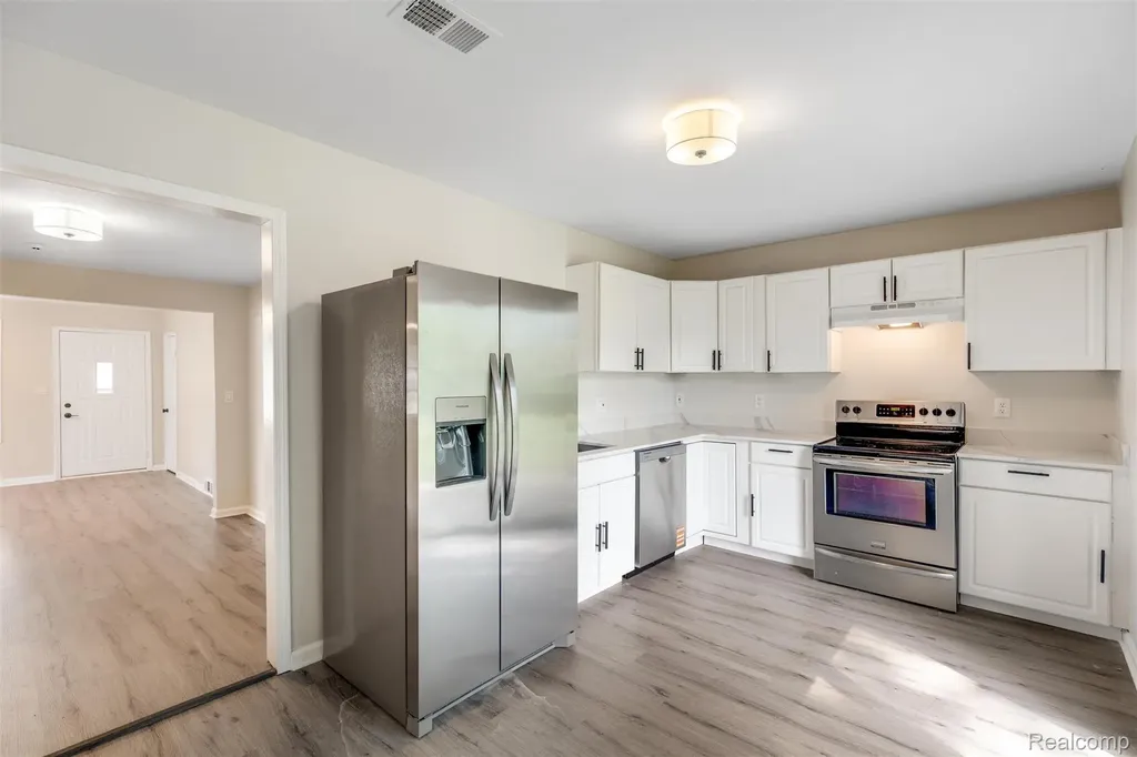 5850 Deering Street Garden City City MI 48135