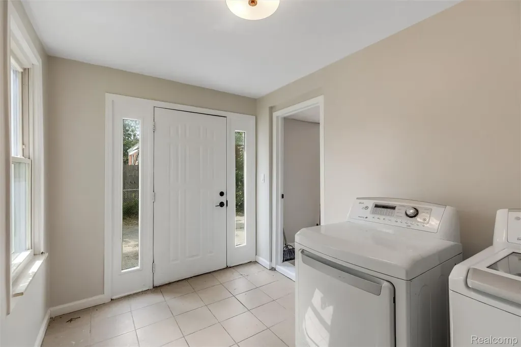 5850 Deering Street Garden City City MI 48135