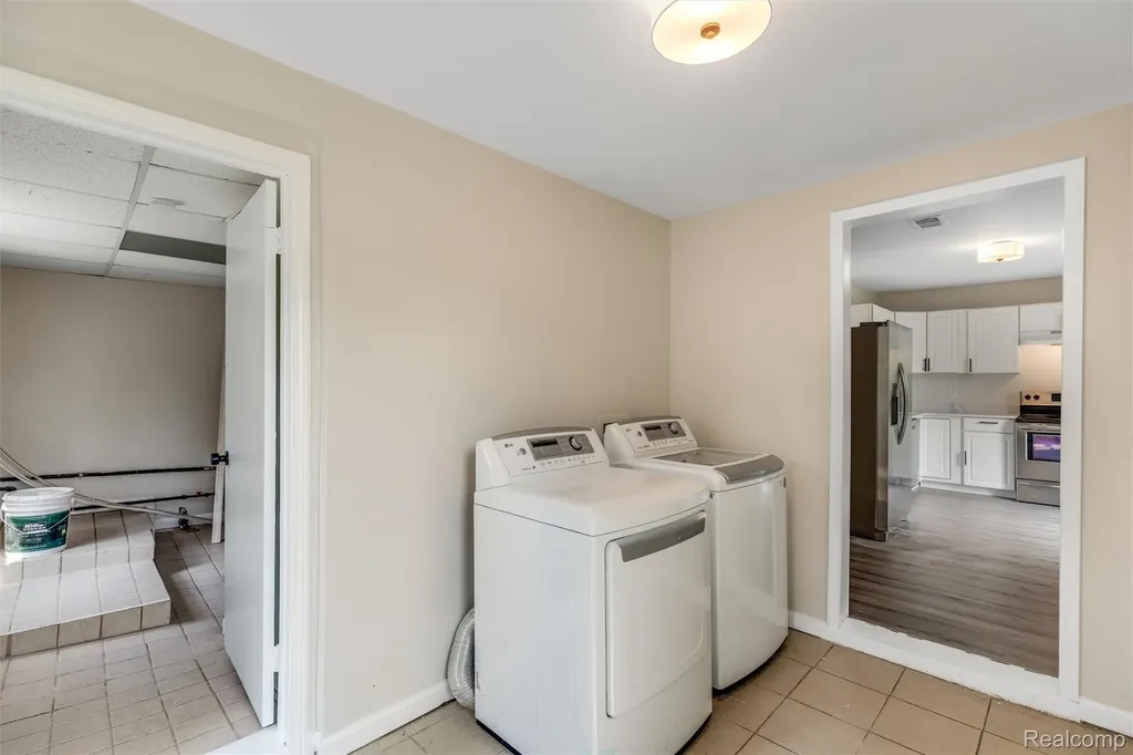 5850 Deering Street Garden City City MI 48135