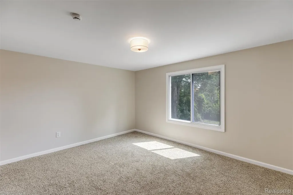 5850 Deering Street Garden City City MI 48135