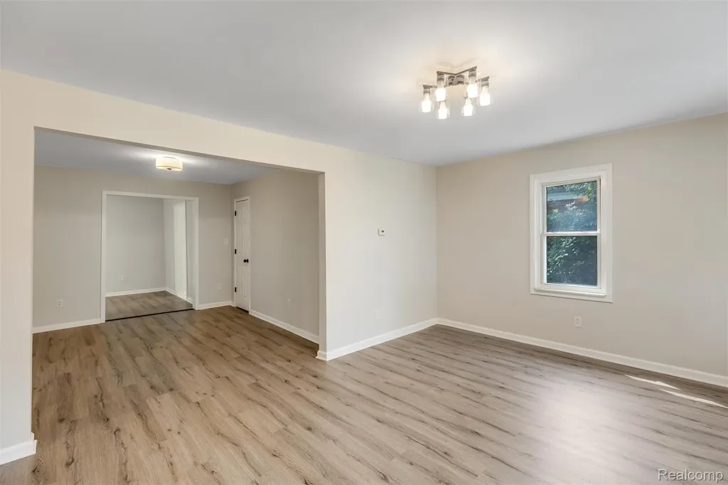 5850 Deering Street Garden City City MI 48135