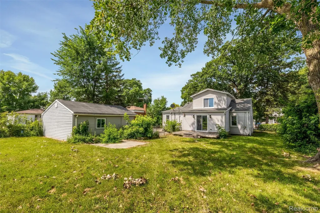 5850 Deering Street Garden City City MI 48135