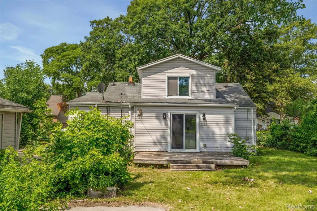 5850 Deering Street Garden City City MI 48135