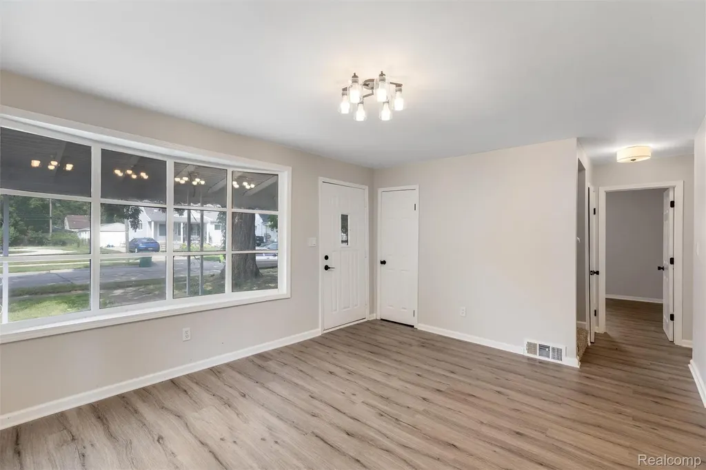 5850 Deering Street Garden City City MI 48135