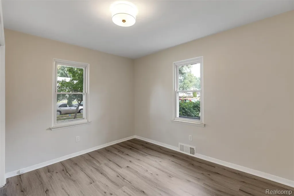 5850 Deering Street Garden City City MI 48135
