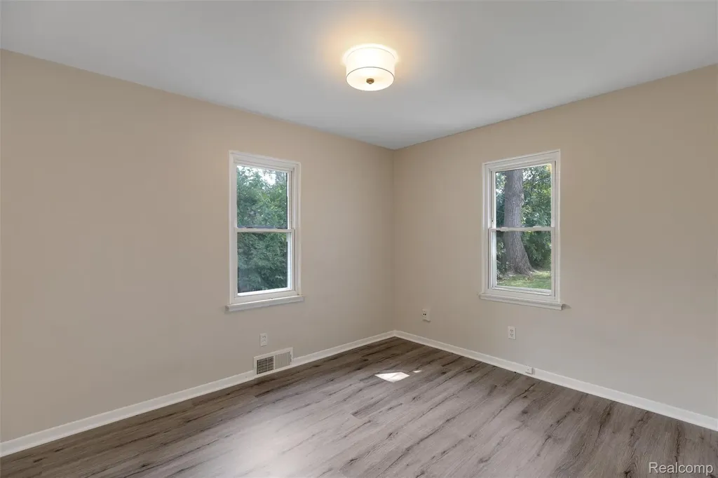 5850 Deering Street Garden City City MI 48135
