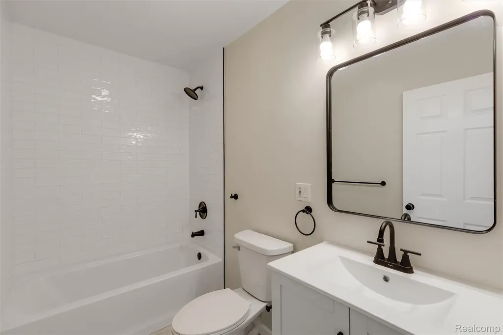 5850 Deering Street Garden City City MI 48135