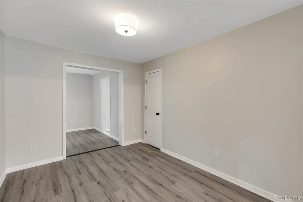 5850 Deering Street Garden City City MI 48135