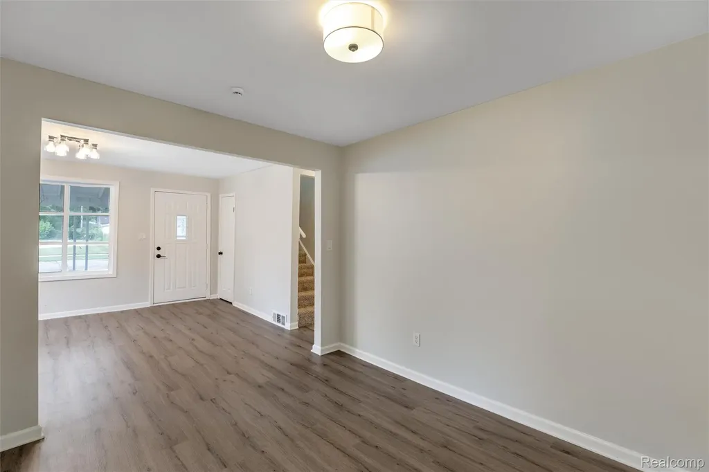 5850 Deering Street Garden City City MI 48135