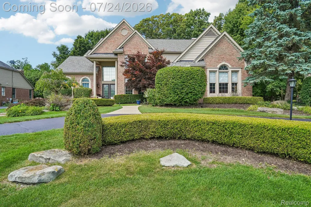 4500 Boxwood Court Oakland Charter Township MI 48306