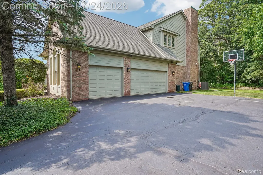 4500 Boxwood Court Oakland Charter Township MI 48306