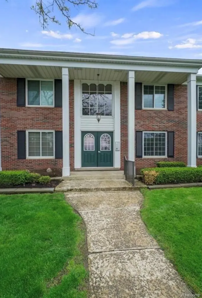 2472 Mulberry Square Bloomfield Hills City MI 48302